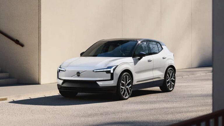 Volvo EX30 : 3 mois de loyer* et d’assurance offerts**