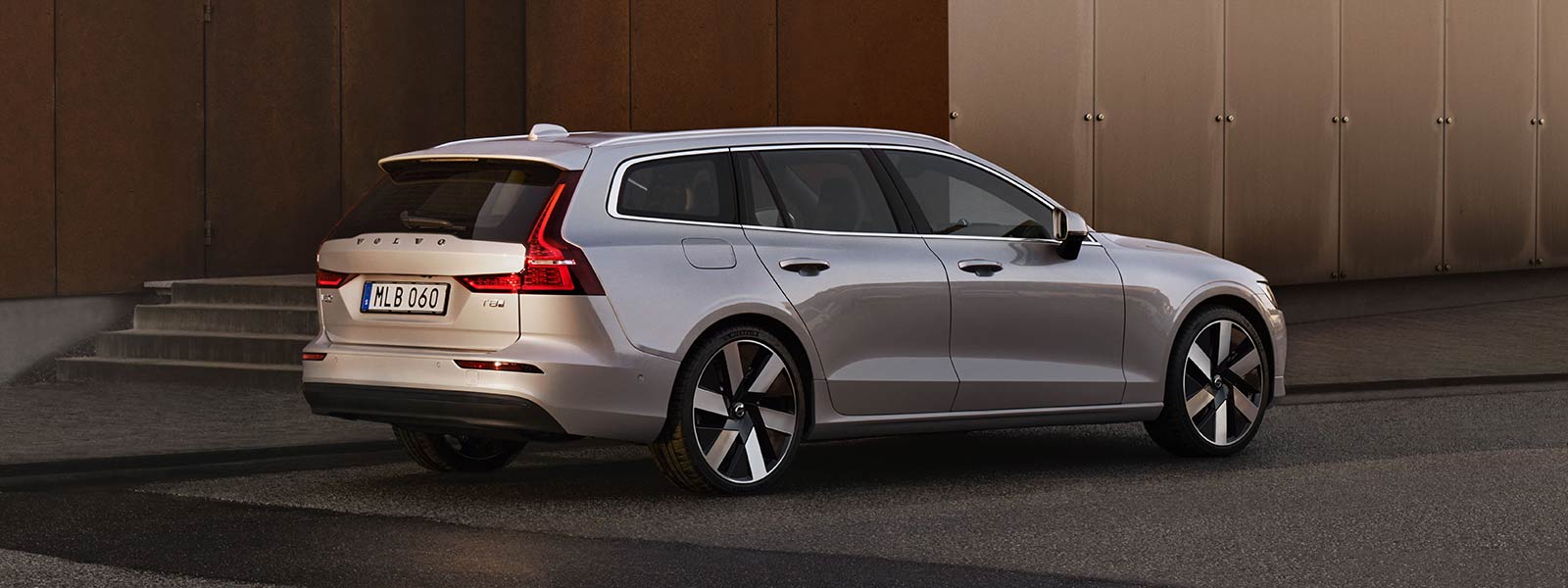 volvo v60 recharge interieur