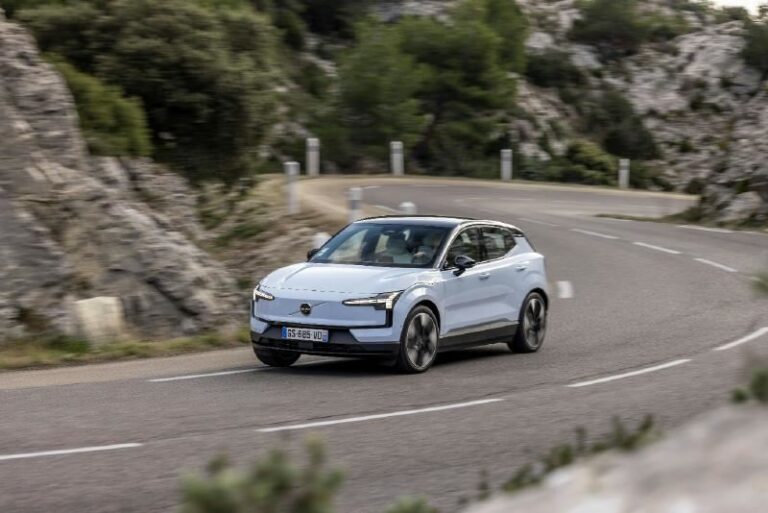Volvo Car France s’associe à AXA France et AssurOne pour offrir une nouvelle expérience d’assurance automobile dédiée aux clients Volvo