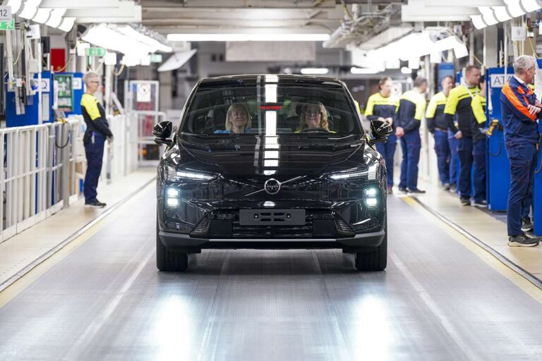 Volvo Cars lance la production du Volvo EX60, son SUV électrique qui redéfinit les standards