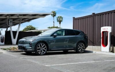 La recharge rapide devient encore plus facile pour les conducteurs de véhicules Volvo 100 % électriques avec les superchargeurs de Tesla