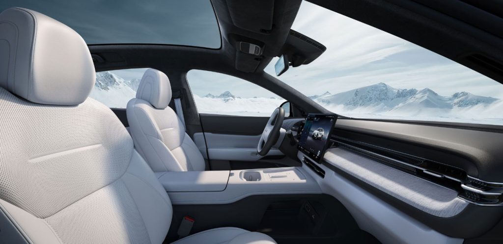 interieur-nouveau-xpeng-g6-gris-clair