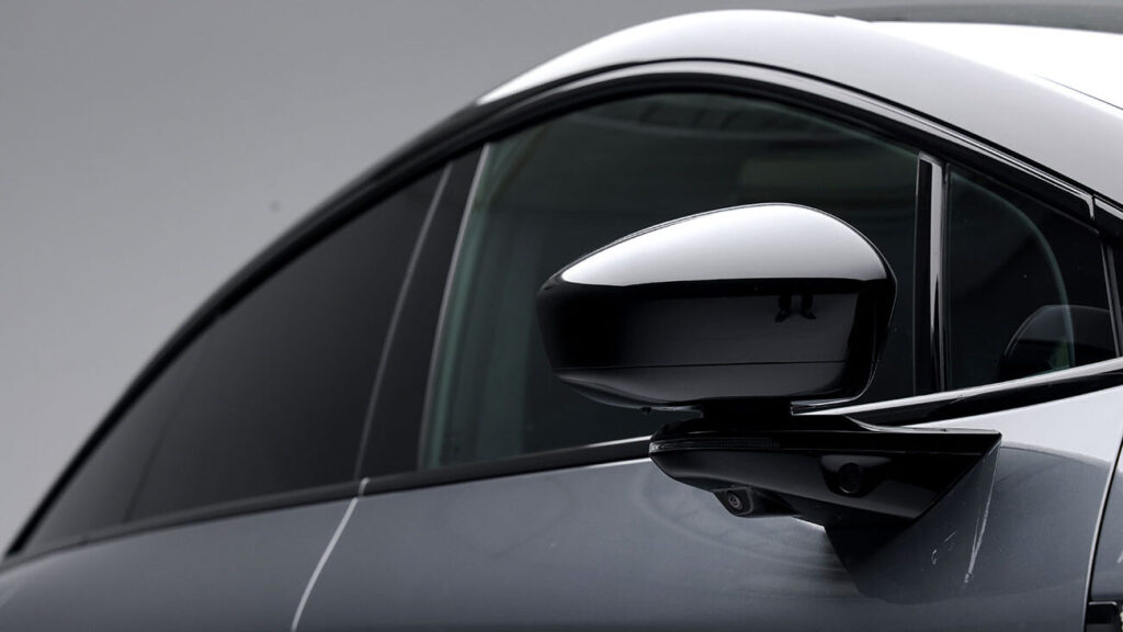 detail-recharge-xpeng-p7+