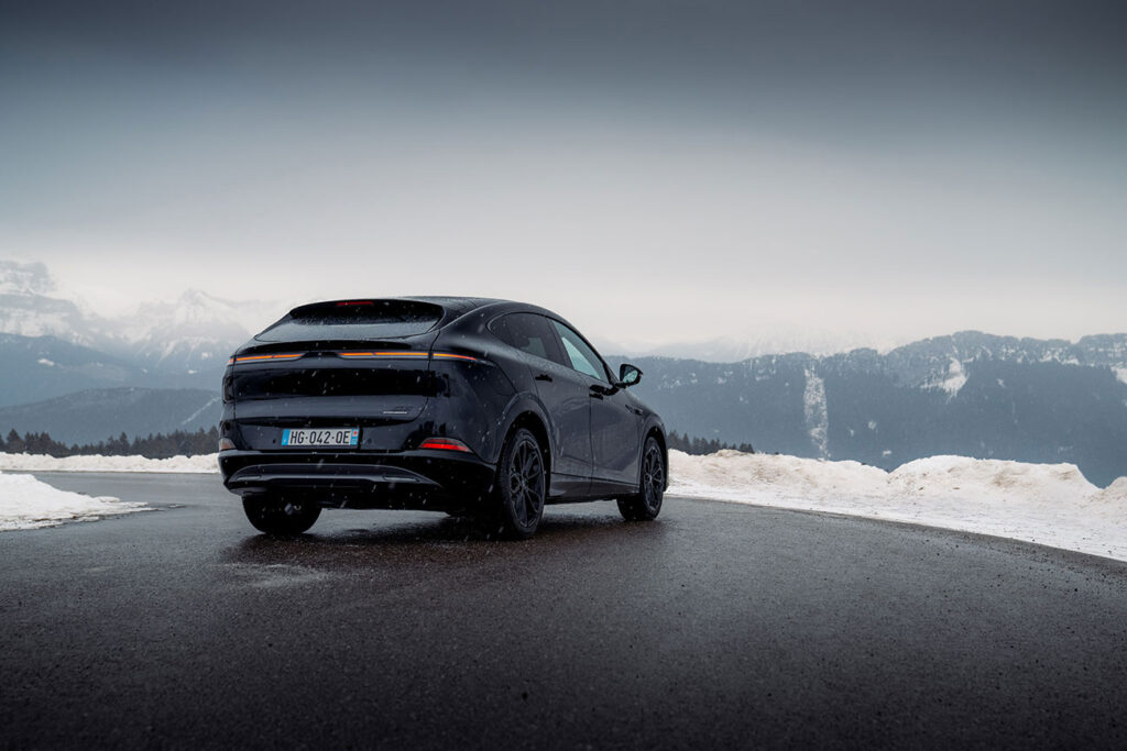 xpeng-pneus-4-saisons-vs-pneus-hiver xpeng-pneus-4-saisons-vs-pneus-hiver