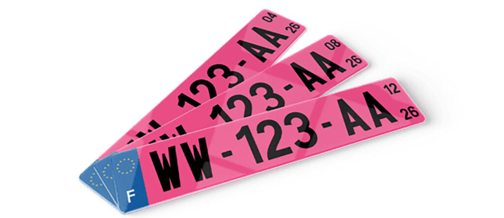 plaques-roses-voiture